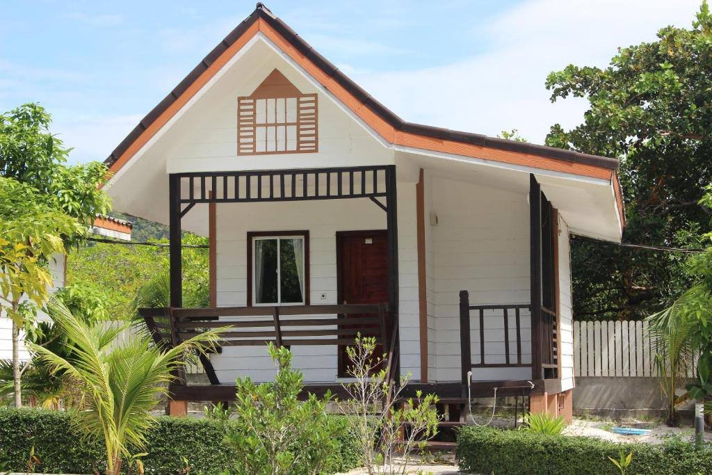 红色帆船酒店 (Scarlet Sails Resort)