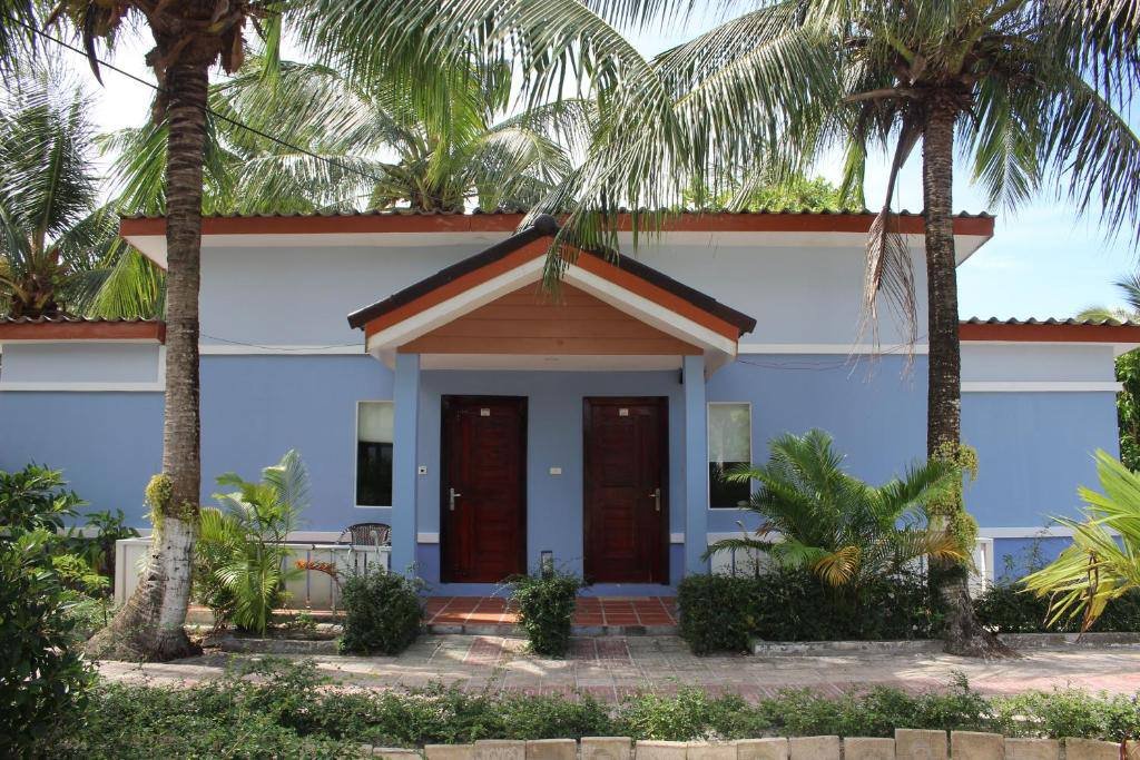红色帆船酒店 (Scarlet Sails Resort)