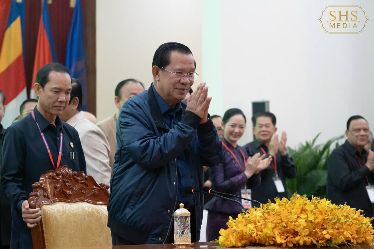 洪森亲王在磅湛省与地方官员举行座谈会