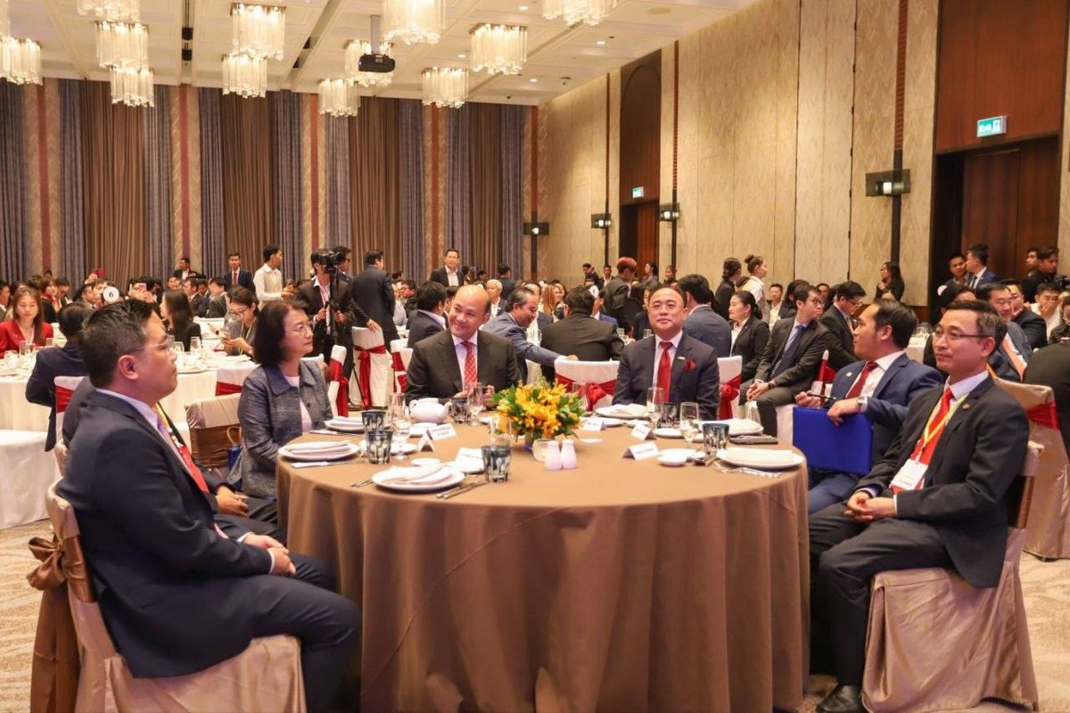柬埔寨青年联合会主席洪玛奈出席青年企业家协会年度大会