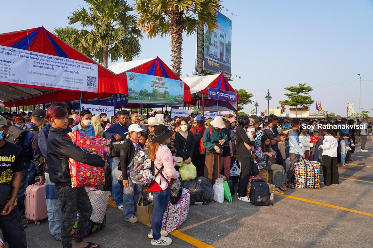 金边市政府部署600辆巴士助力民众新年返乡