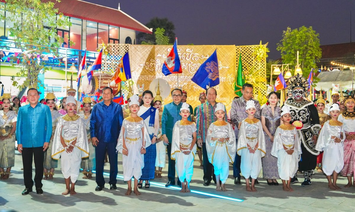磅通省宋干节及第九届高棉产品推广日