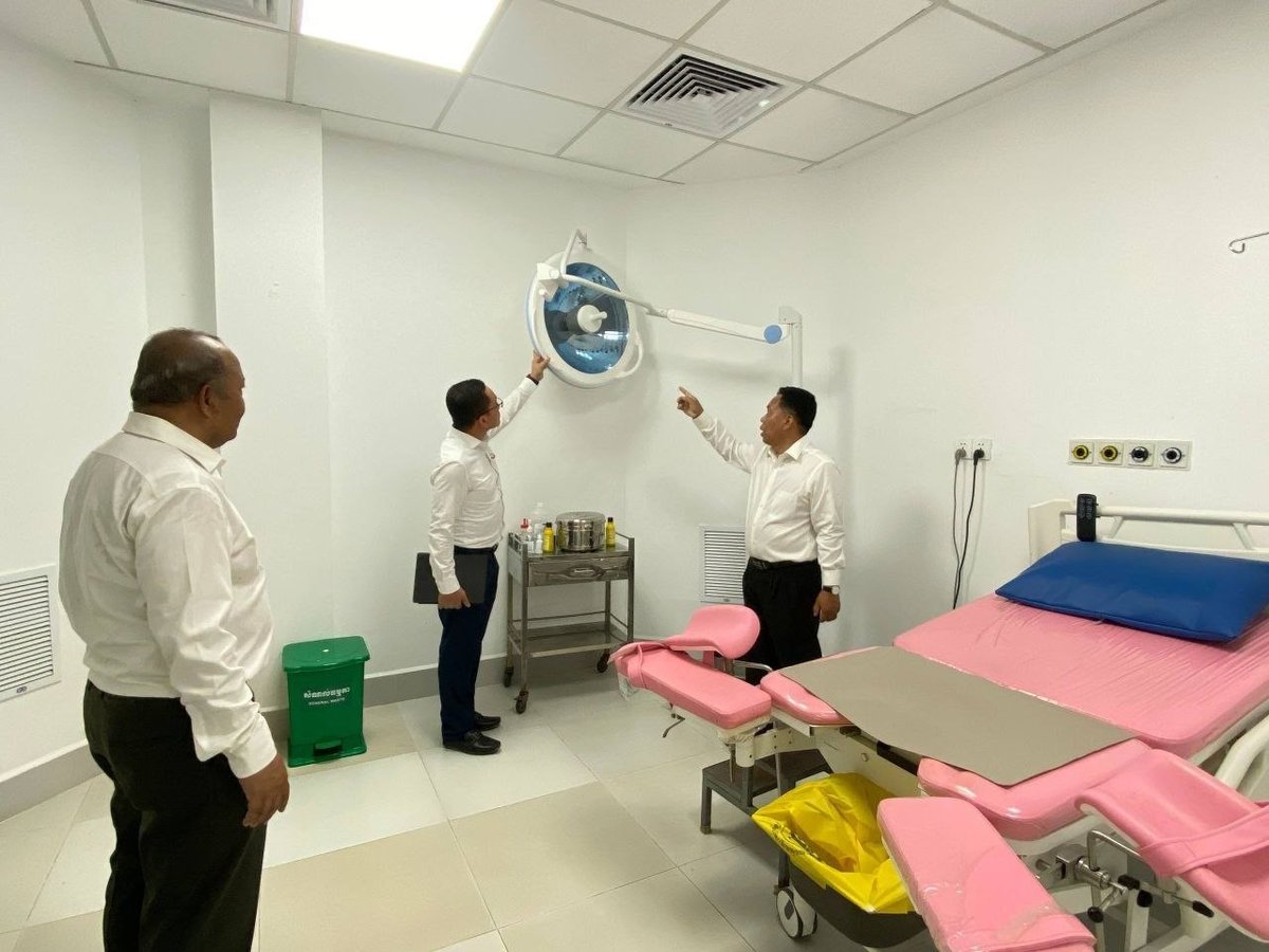 卫生部官员视察奥多棉吉省转诊医院并指导医疗质量提升