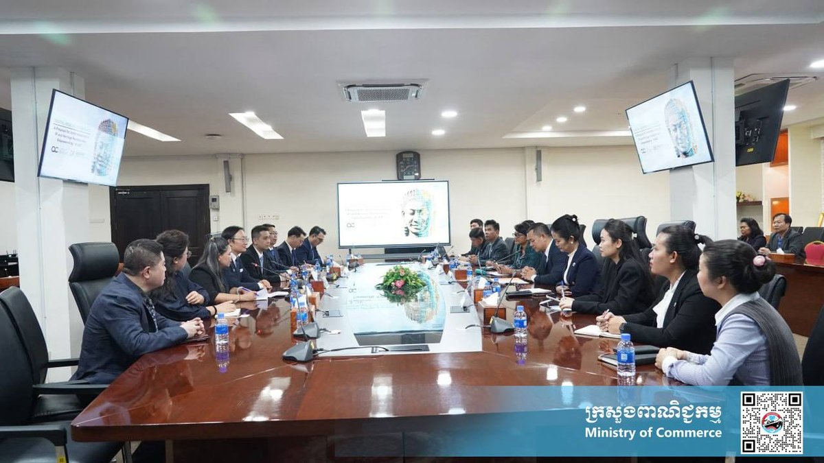 柬埔寨商业部与中国南京大学及科技公司探讨数字文化合作