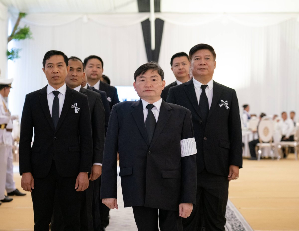柬埔寨劳工部长亨索出席国家警察总监母亲葬礼