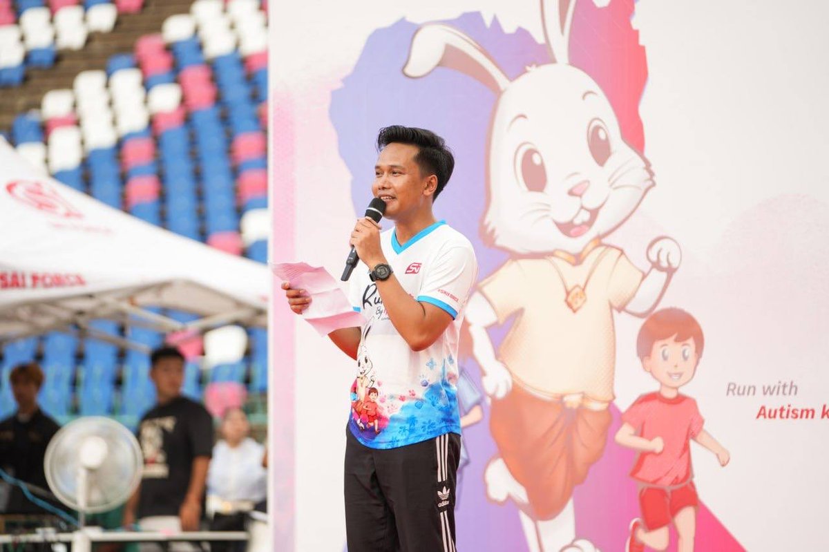 柬埔寨青年联合会主席洪玛尼出席在奥林匹克体育场举办的第三届“Run by Hea