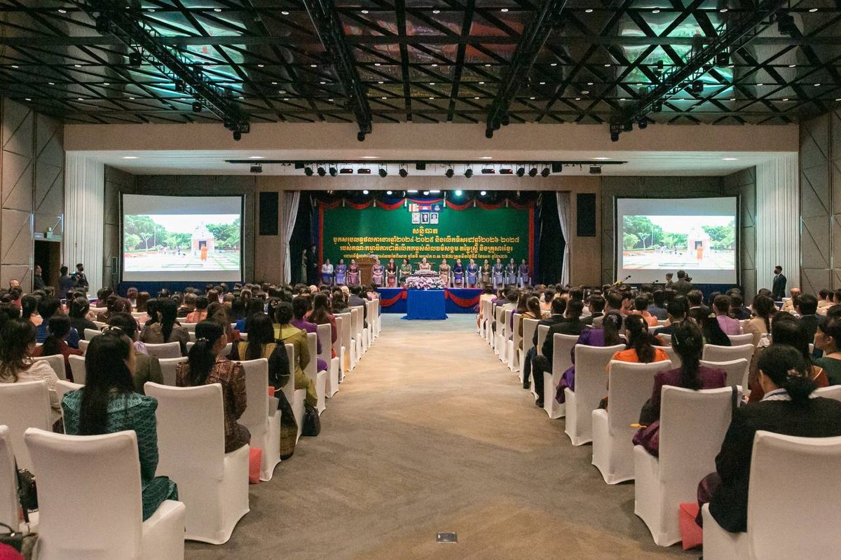 碧占莫妮主持国家道德委员会会议 部署2026至2027年工作