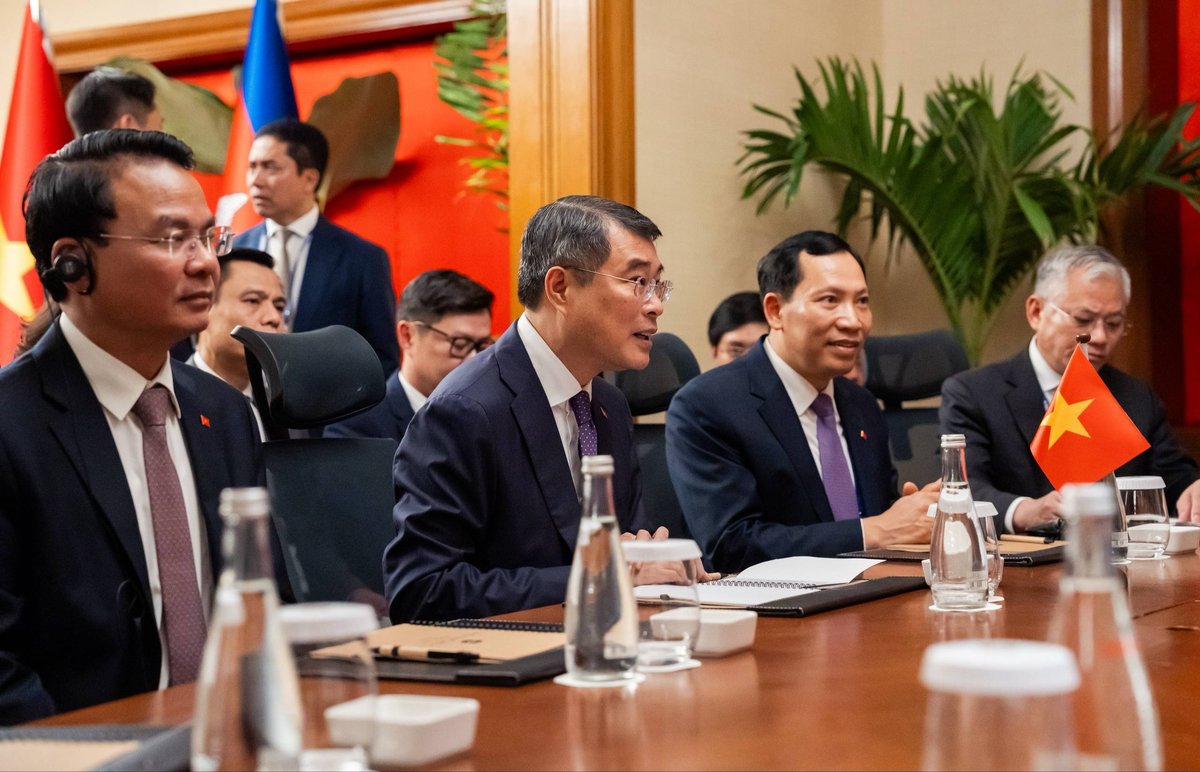 洪玛奈与越南总理黎明兴会晤 重点推进金边巴域高速对接
