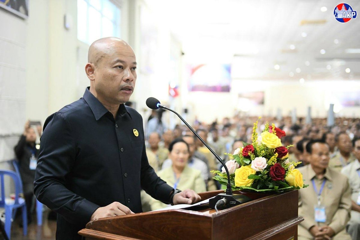 洪森赴柴桢省会见地方官员 强调基层行政执行力