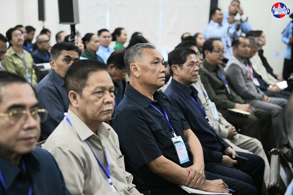 洪森赴柴桢省会见地方官员 强调基层行政执行力