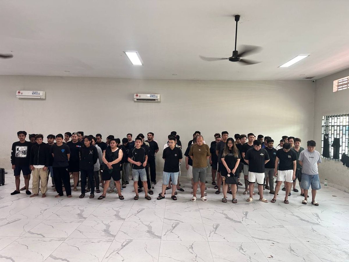 波森芷区突击查处网诈窝点 61人被捕缴获大量设备