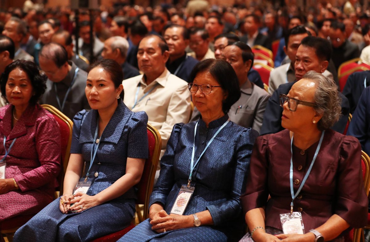 洪森出席金边各级政府部门会议 强调基层行政执行力