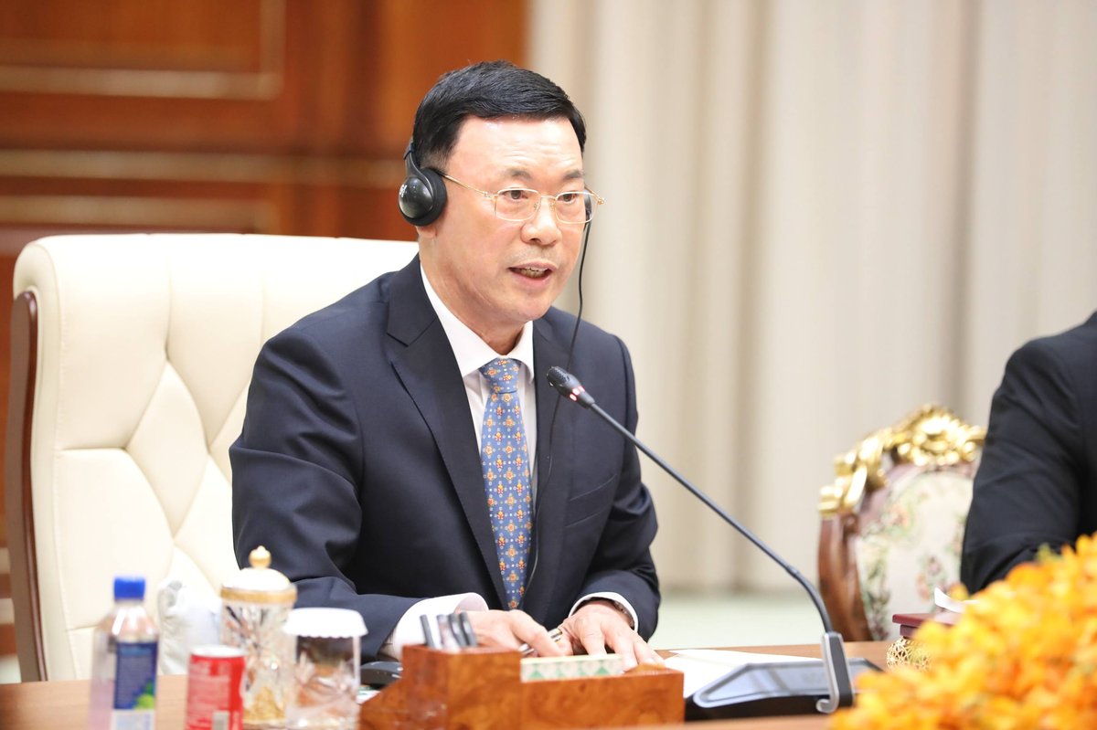 洪森会见韩国仁川商会主席 探讨双边经贸投资合作