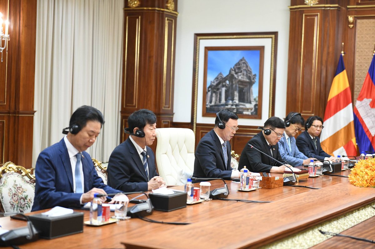 洪森会见韩国仁川商会主席 探讨双边经贸投资合作