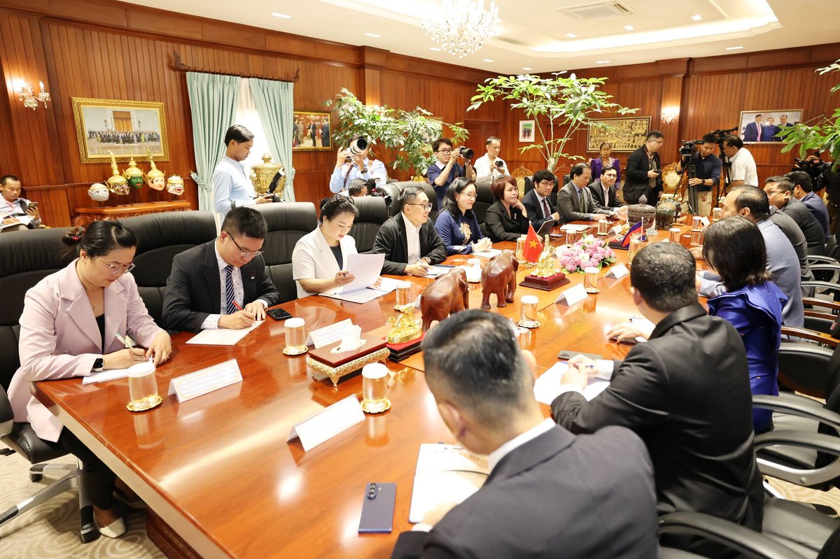 柬埔寨新闻部与越南文化体育旅游部举行工作会谈