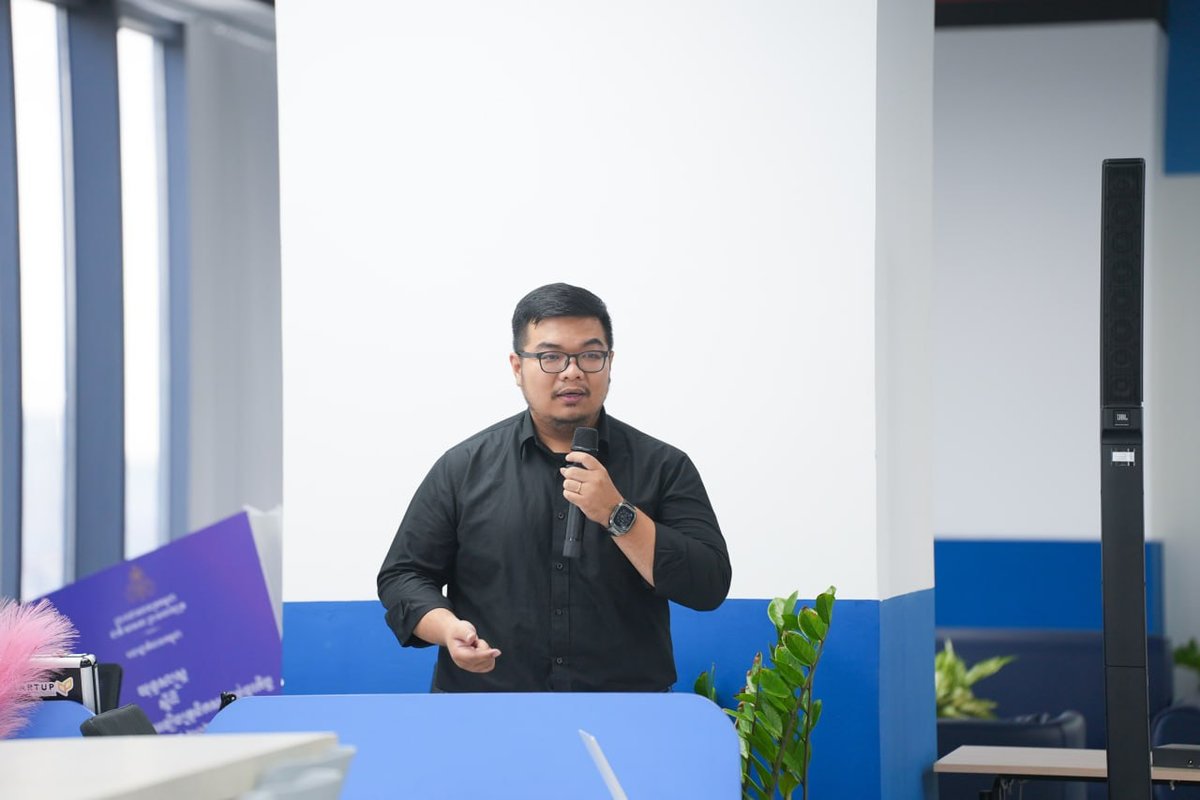 德崇初创中心举办AI办公效率培训 面向政府官员