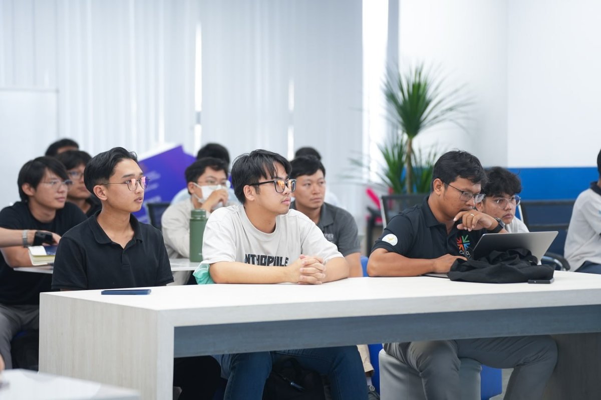 德崇初创中心举办AI办公效率培训 面向政府官员