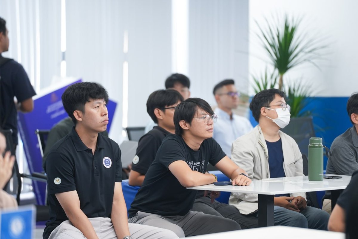 德崇初创中心举办AI办公效率培训 面向政府官员