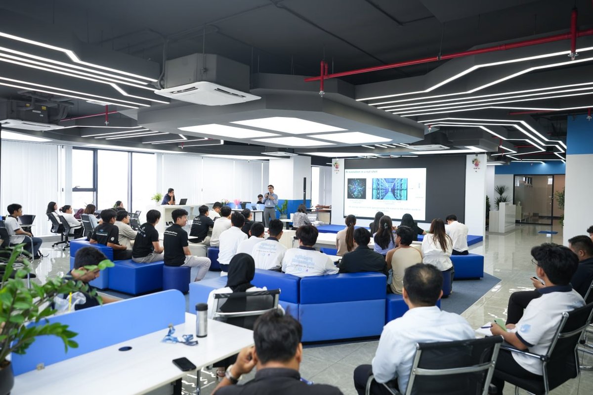 德崇初创中心举办AI办公效率培训 面向政府官员