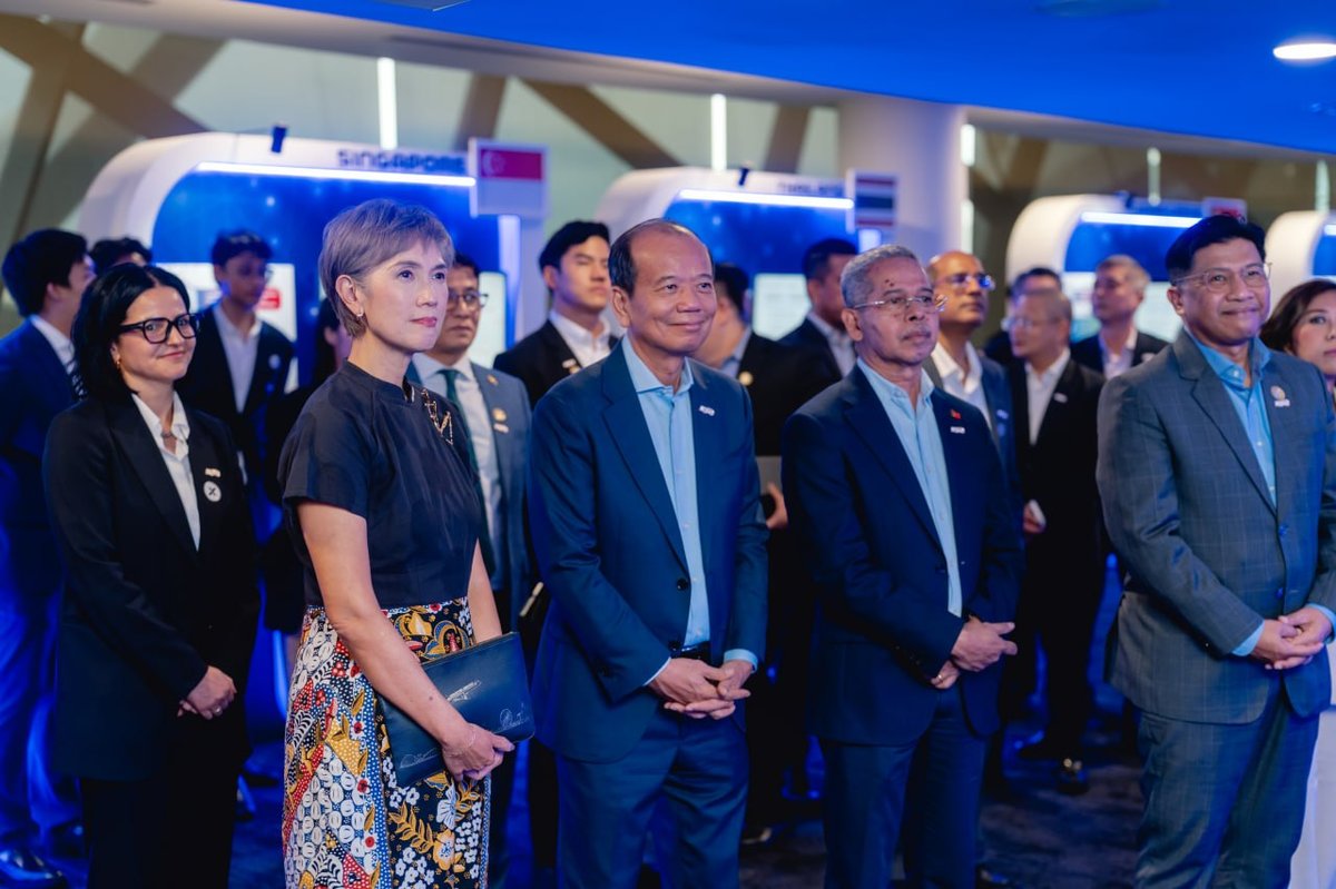 邮电部部长谢万德率团赴新加坡 参加Asia Tech x展会