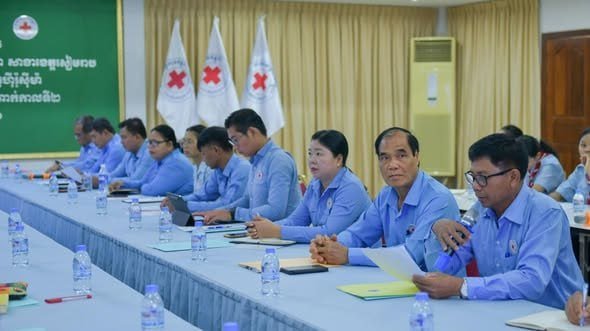 柬埔寨红十字会暹粒省分会与日本红十字会广岛分会举行工作总结会