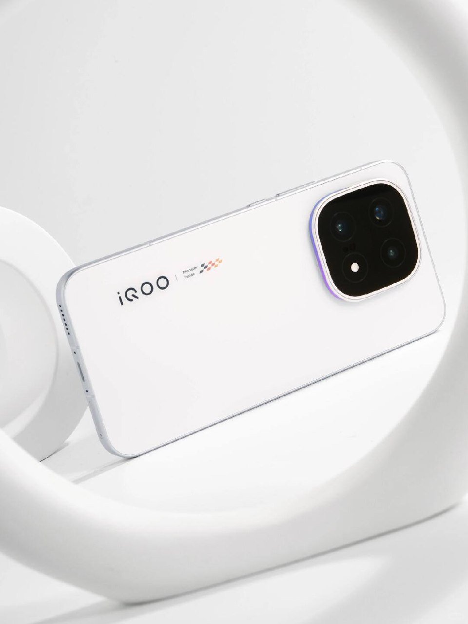 iQOO 15新机到货 12+256G售$649 16+512G售$749