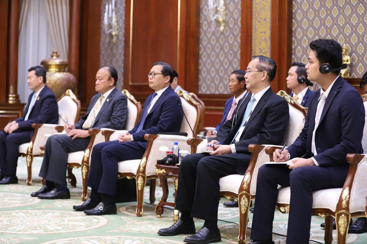 洪森会见匈牙利大使 蒂博尔·巴洛格迪正式离任
