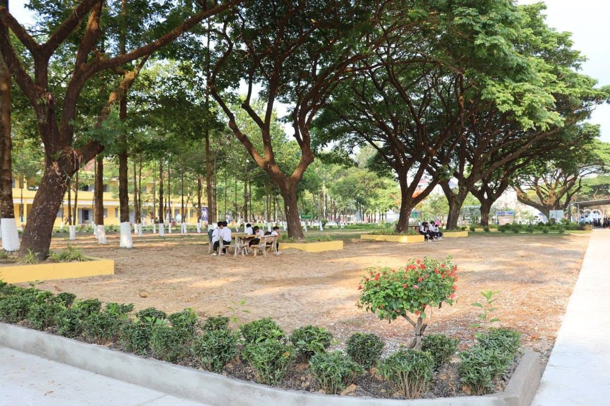 西哈努克市父王初级中学入围教育模范单位决赛