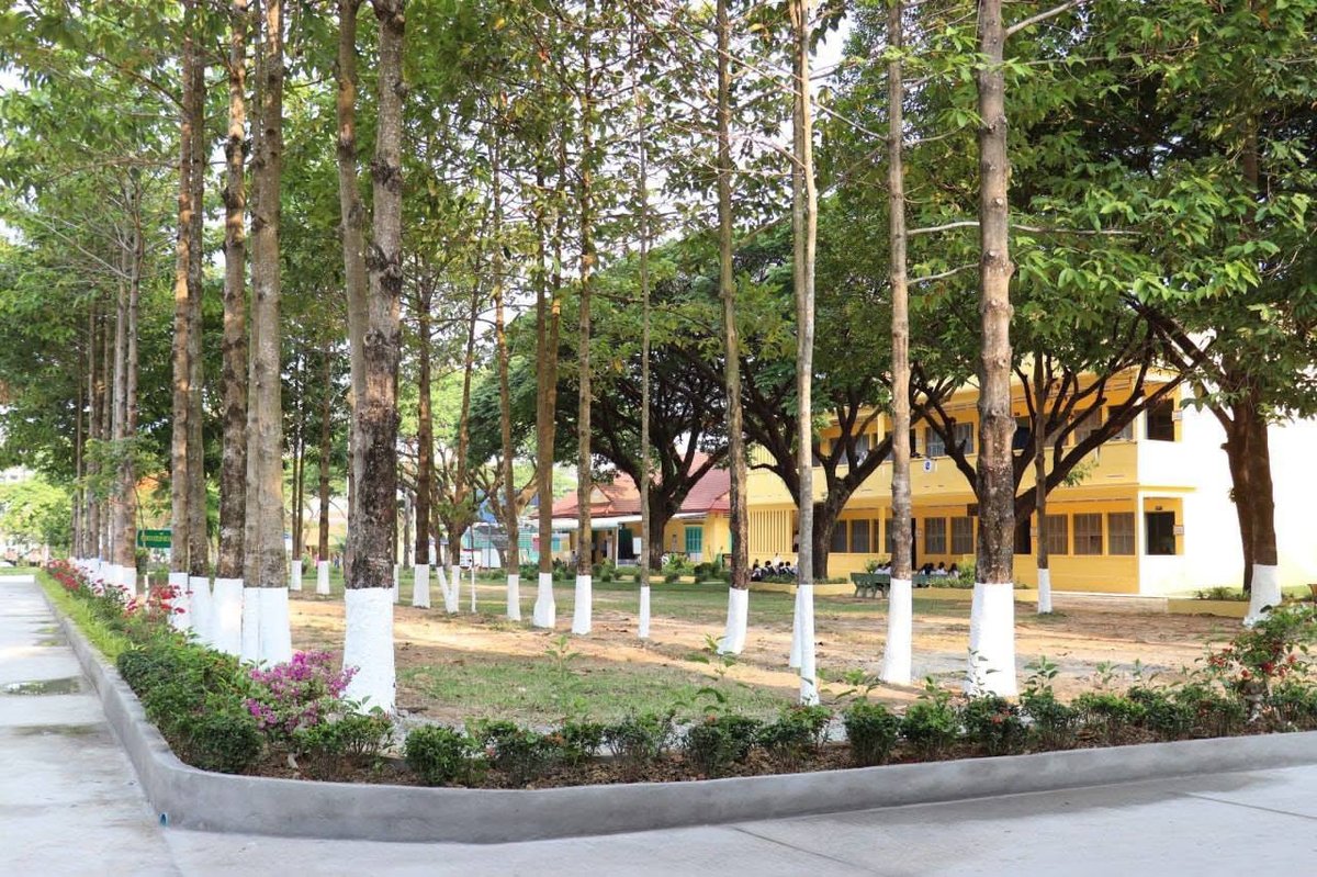 西哈努克市父王初级中学入围教育模范单位决赛
