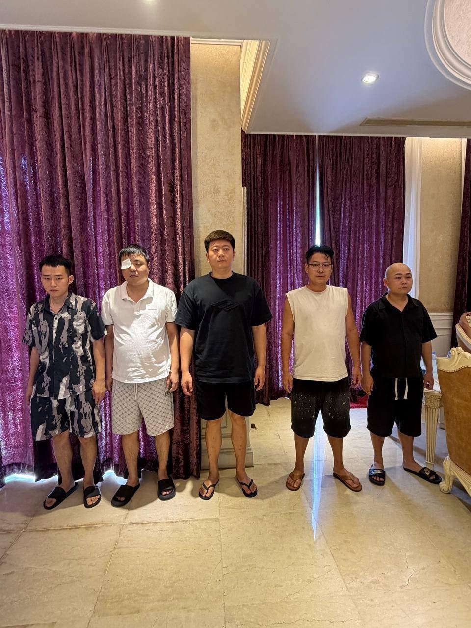 森速区捣毁伪造中国护照窝点 查获48本假护照5人被捕