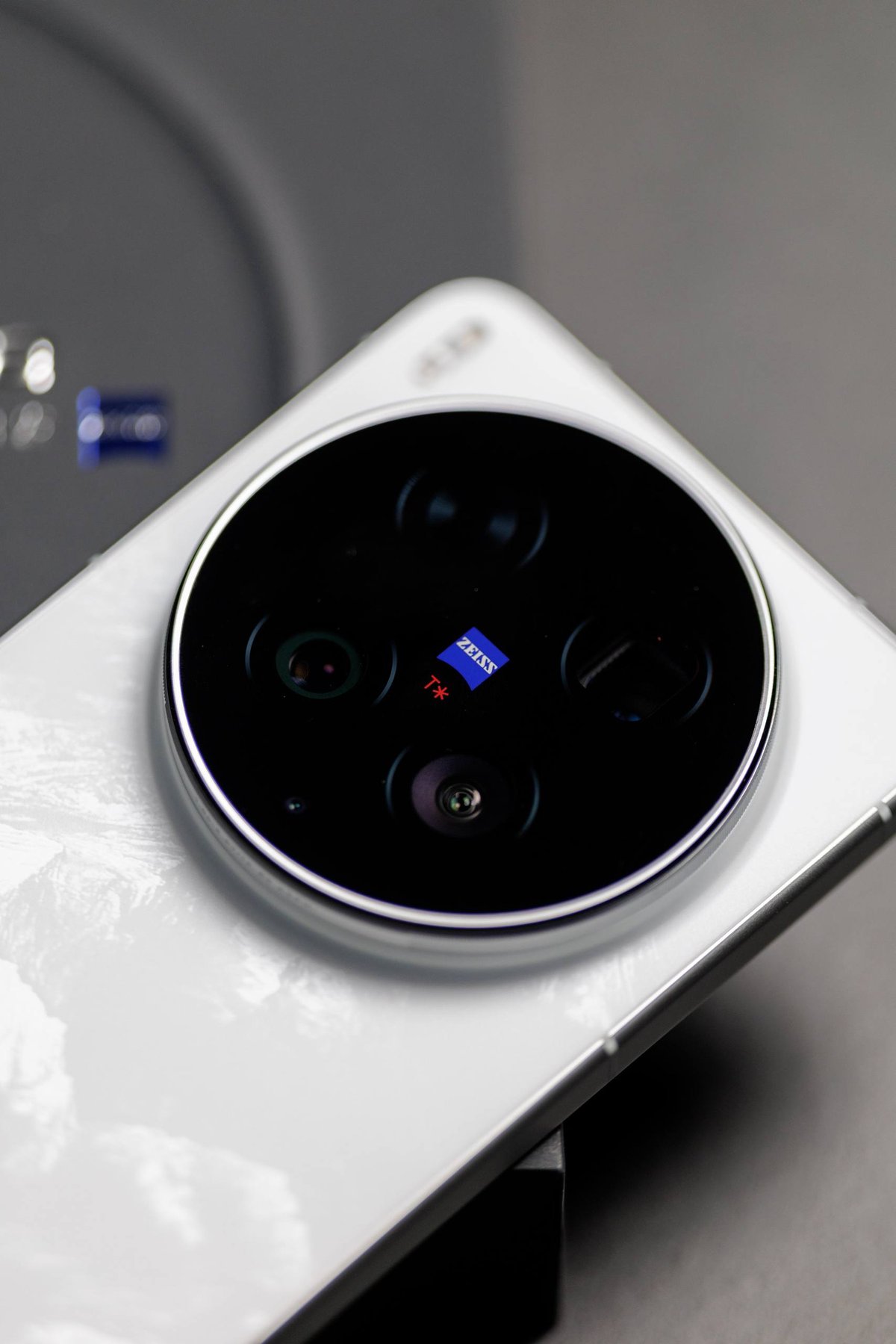 Vivo X300 Ultra中国版现货 12+256G售价$1049