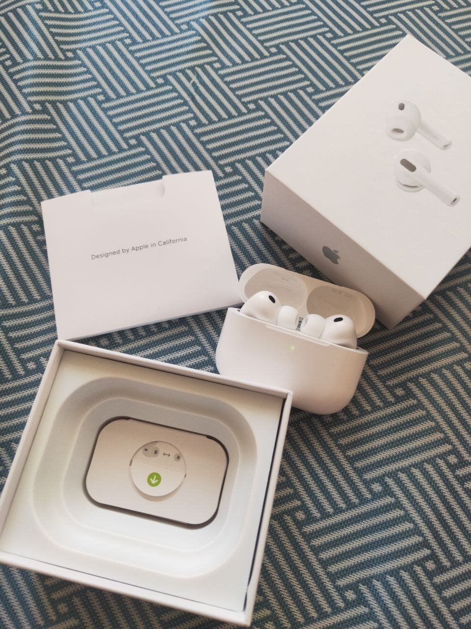 西港转让苹果AirPods Pro 3耳机 95新 $150可小刀