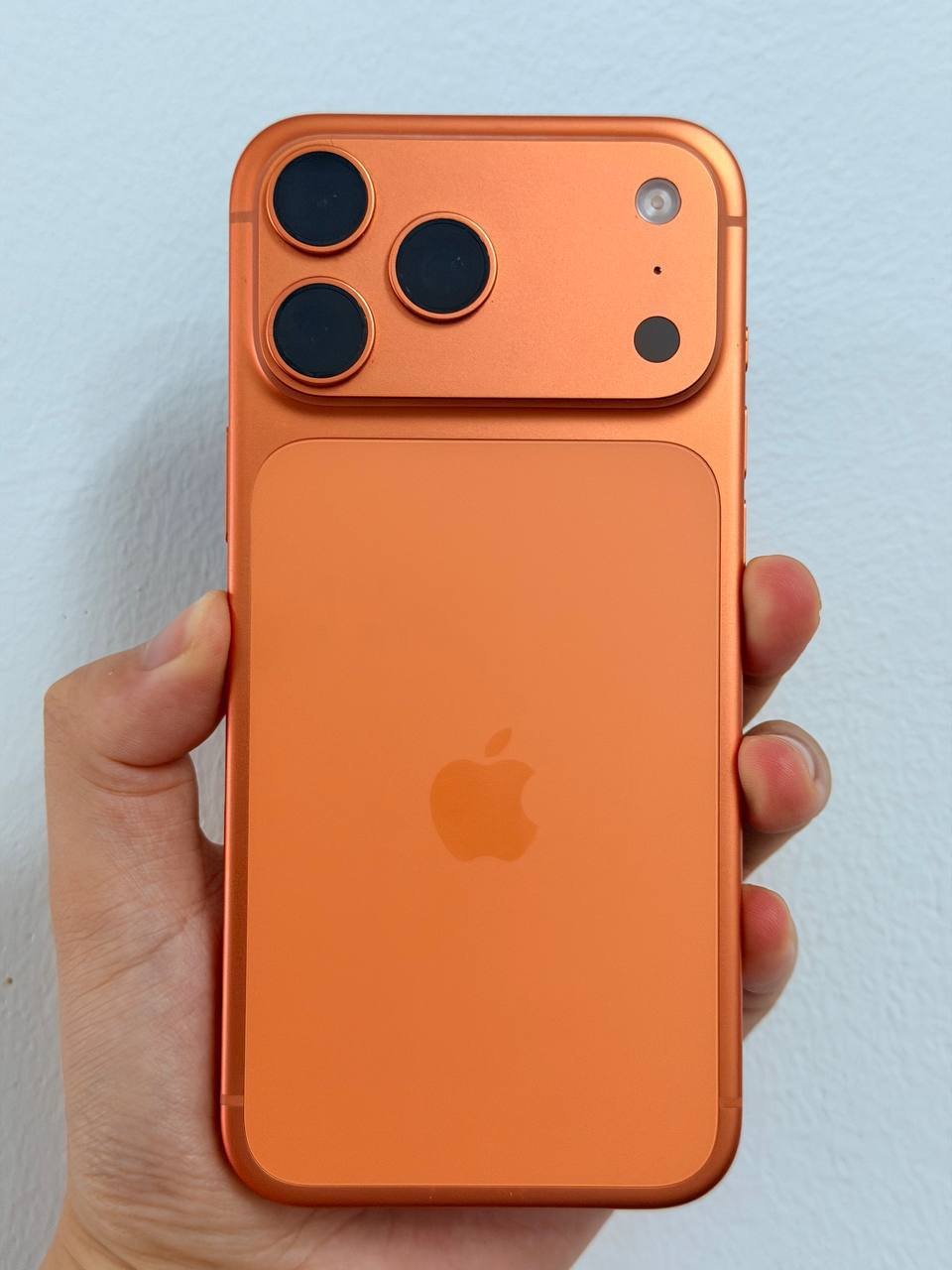 西港环海转让iPhone17ProMax 256G国行 循环47次$1400