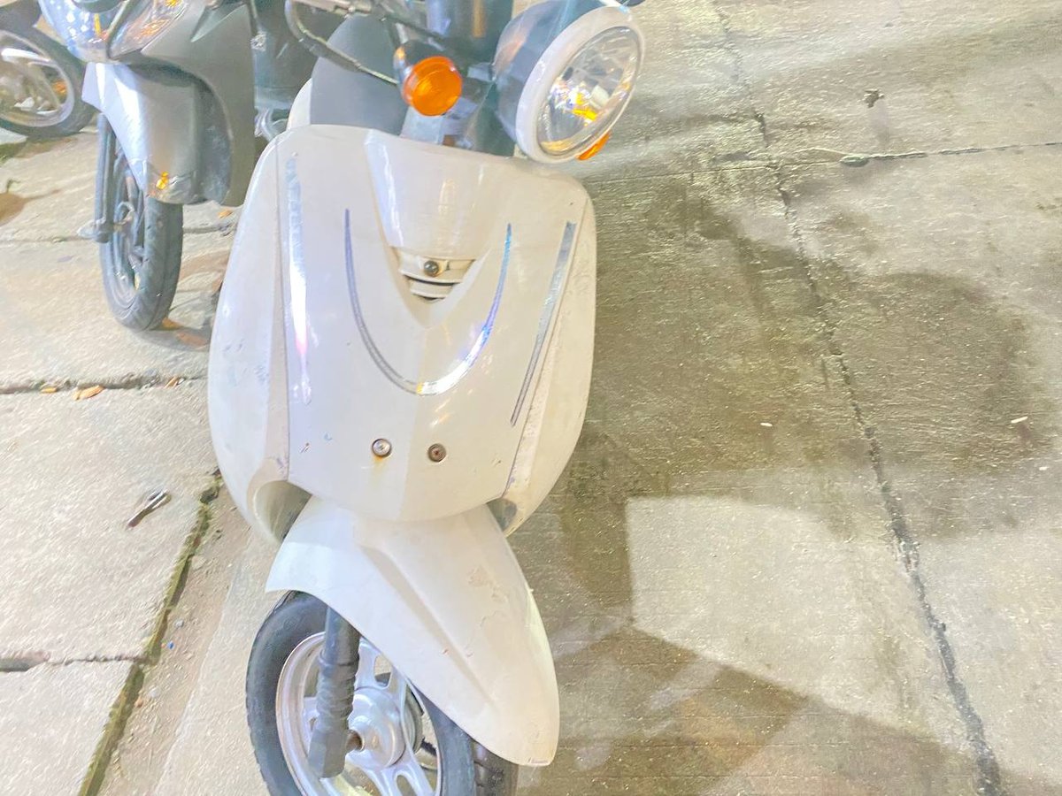 西港转让本田50cc踏板摩托车 售价$288 外观有掉漆