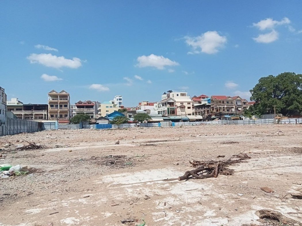 位于隆边区沙拉查分区的核心商业地块现正出售,土地面积达9,062平方米,拥有硬卡
