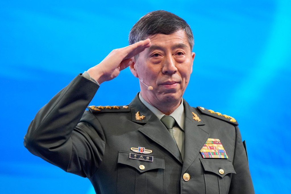 中国两名前国防部长因受贿被判死缓 剥夺政治权利