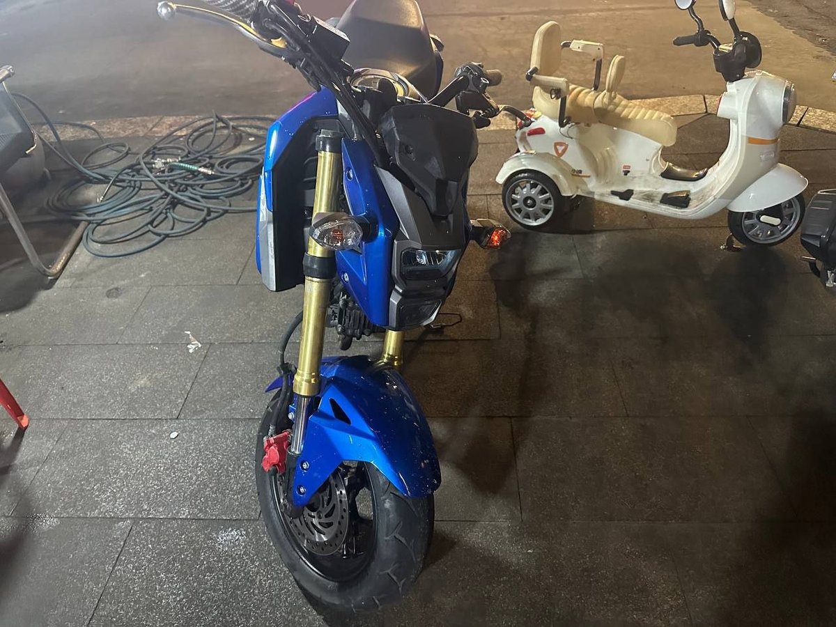 西港转让9成新小猴子摩托车 售价$500 车况良好