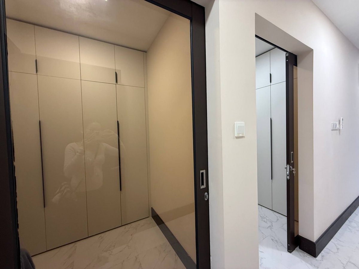 位于金边2004路，该公寓套内面积165㎡，建筑面积260㎡，户型为3房3卫，配