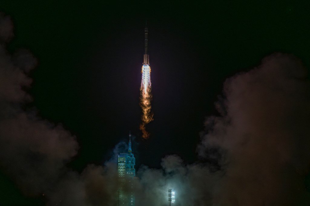 中国神舟23号载人飞船成功发射 三名航天员入驻空间站