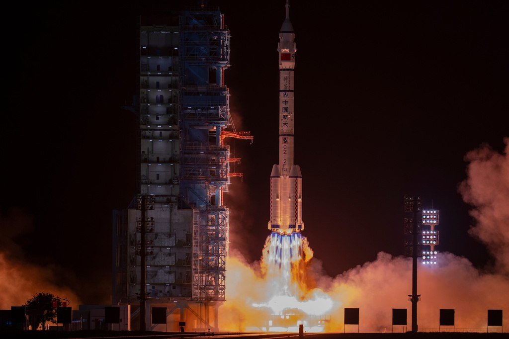 中国神舟23号载人飞船成功发射 三名航天员入驻空间站