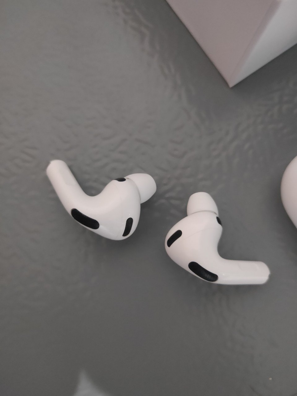西港转让AirPods Pro 3 售价$140 支持送货上门
