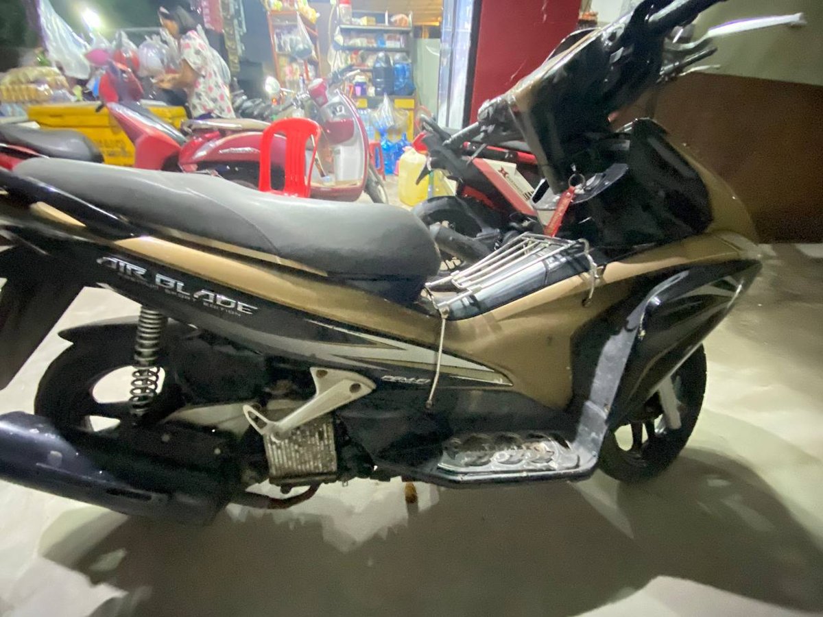 西港转让本田湾刀4代摩托车 售价$328 车况良好
