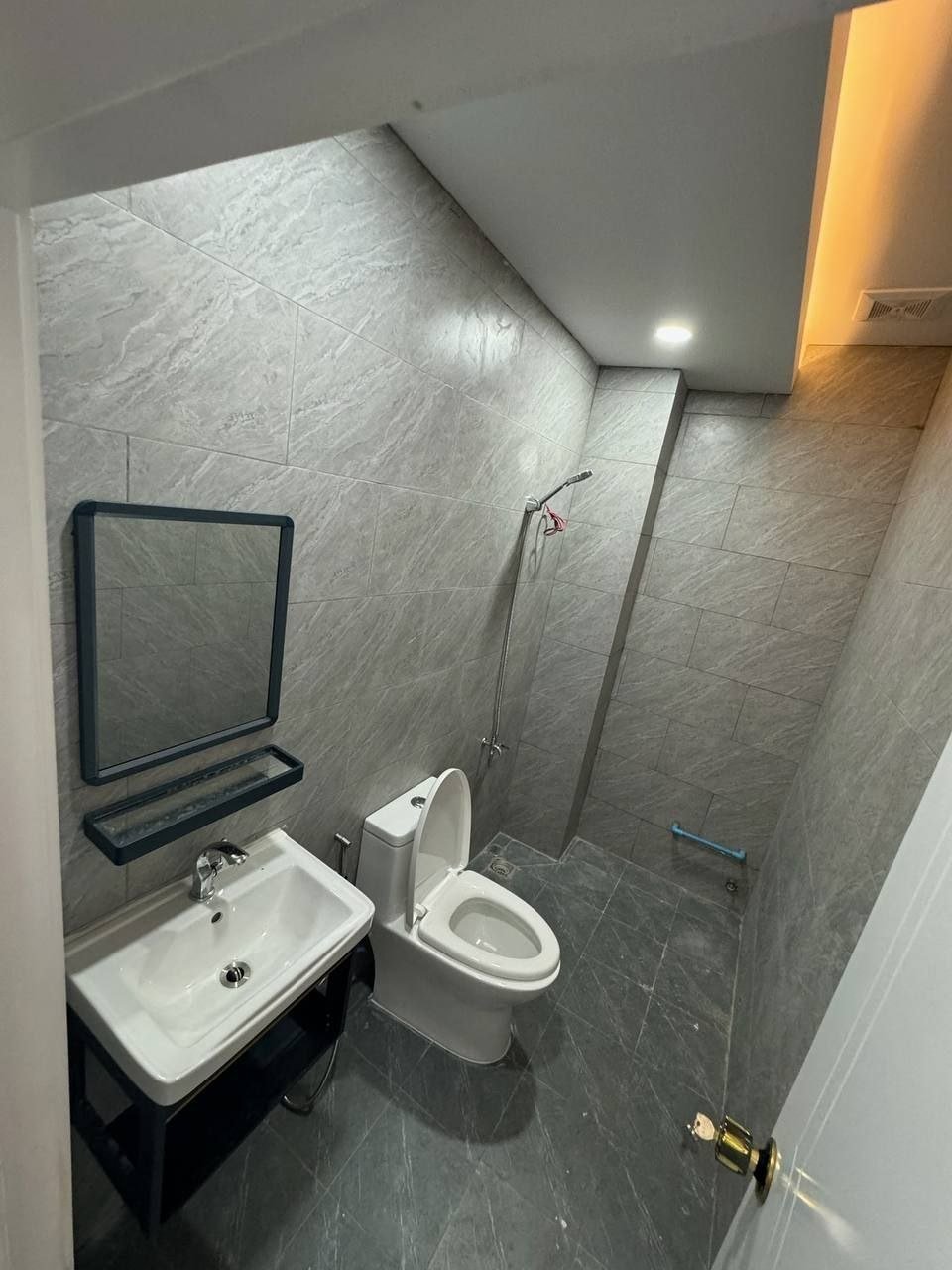 金边老机场中国街单间转租 月租$150含空调热水器
