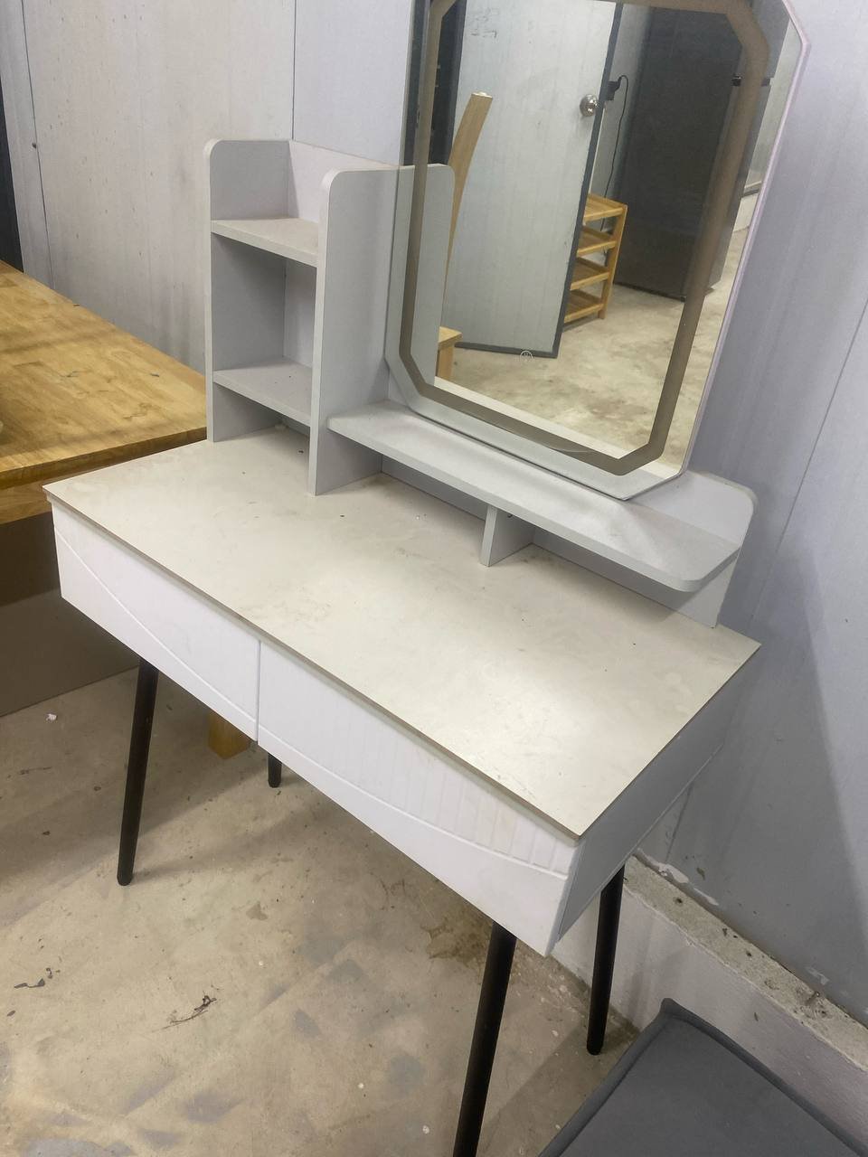 西港二手家具打包转让 餐桌梳妆台等$200 自取