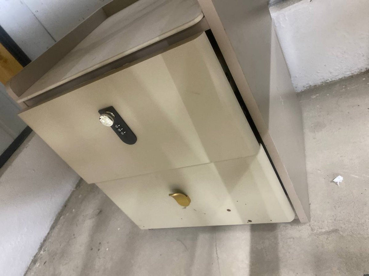 西港二手家具打包转让 餐桌梳妆台等$200 自取