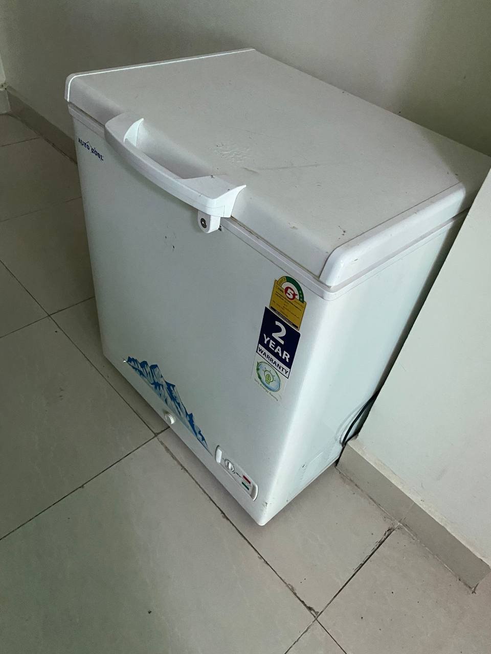 奥林匹亚商场附近转让一套9成新实木茶桌,包含热水壶及消毒壶,并赠送一台冰柜