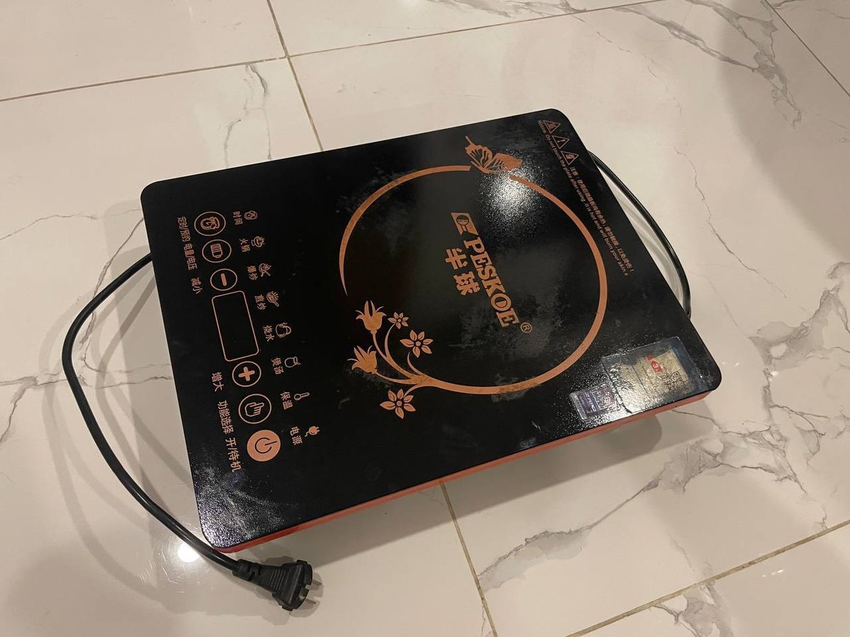 西港地区发布多项二手闲置物品转让信息,包括电磁炉、炖锅、榨汁机及办公配件等