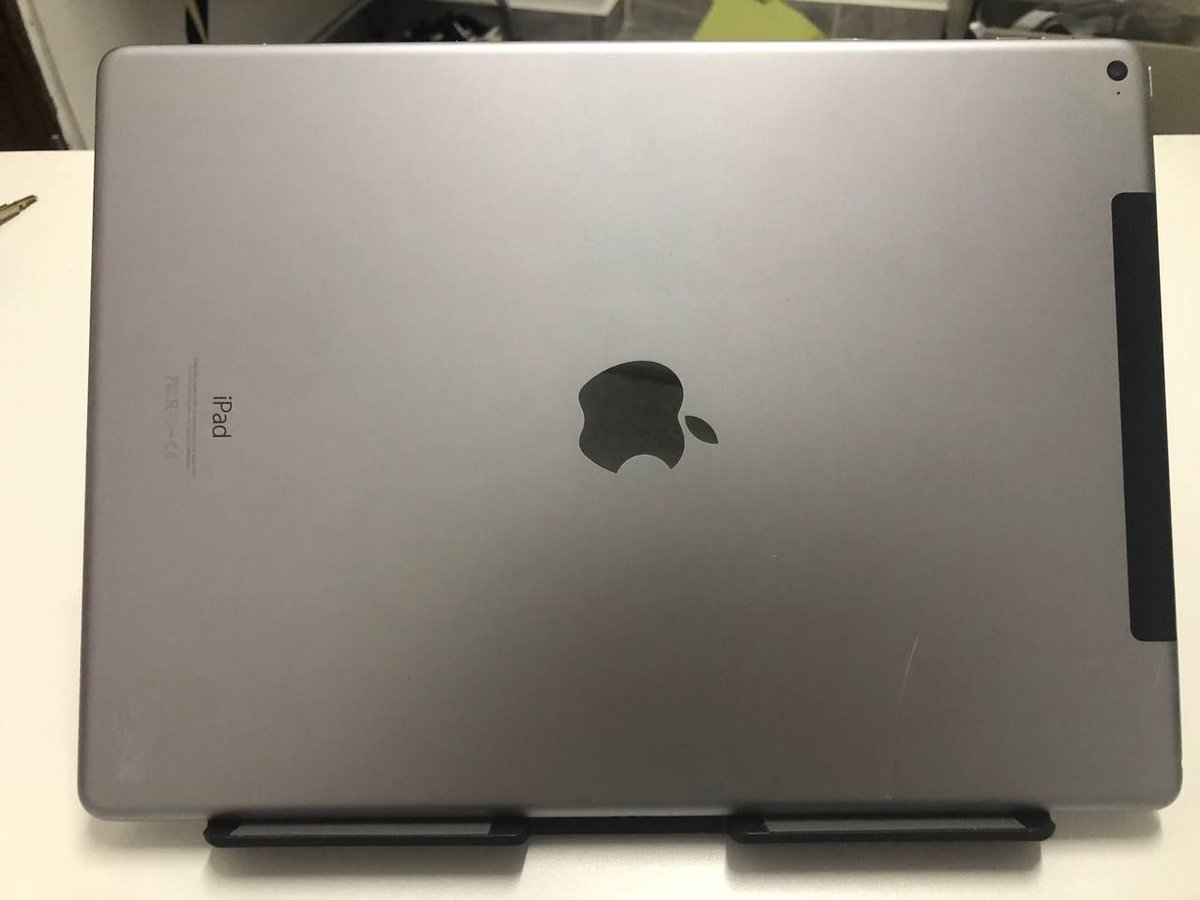 西港转让95新iPad Pro 12.9寸 128G版 $248
