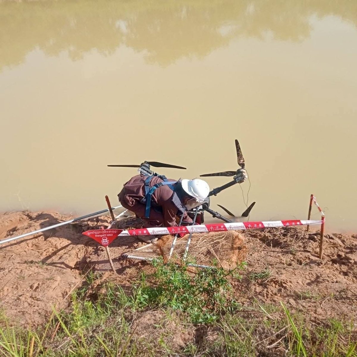柬埔寨排雷中心发现战争遗留自杀式无人机 渔民捕鱼时误捞