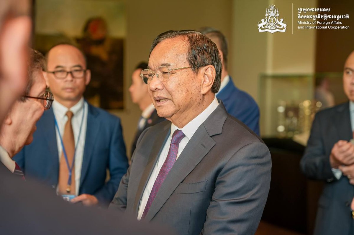 布拉索昆与古巴外长举行非正式会谈 巩固双边关系